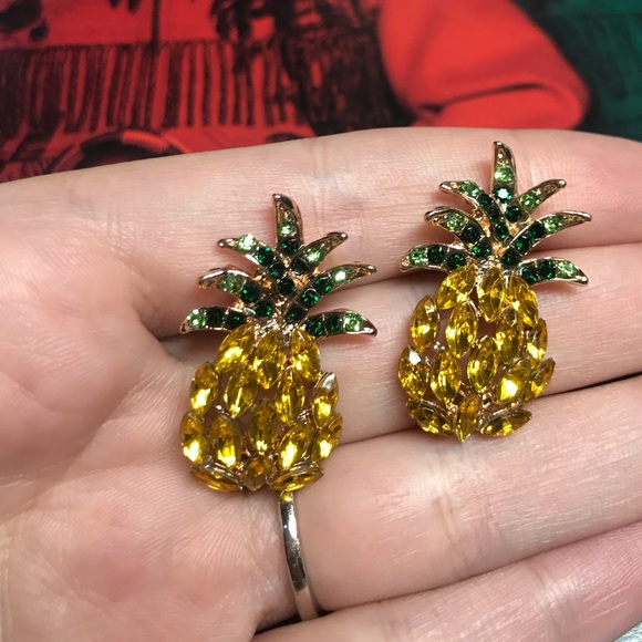 Pineapple Crystal Stud Earrings - Picture 4 of 6